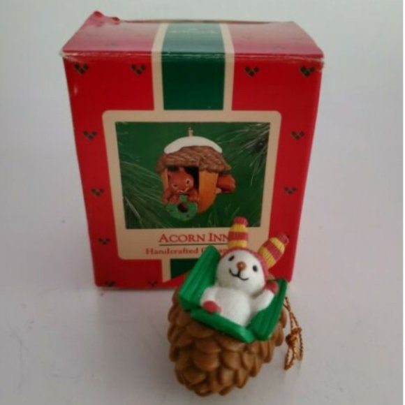 1986 Hallmark Keepsake Ornament Acorn Inn - Picture 1 of 2